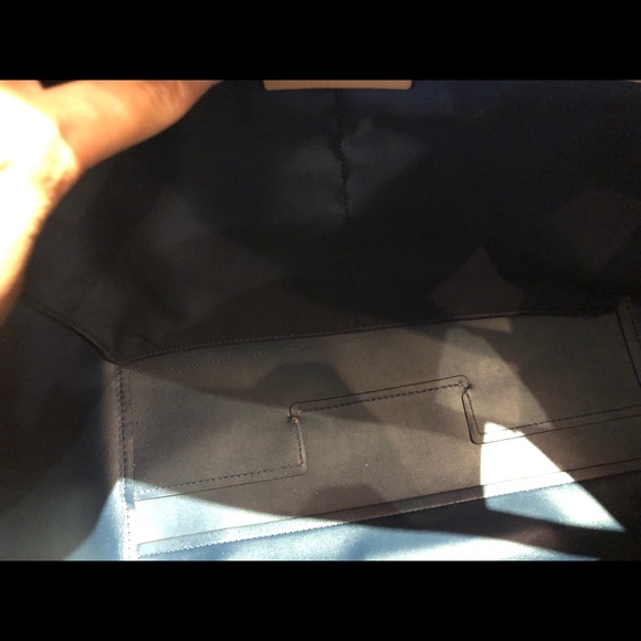 [sold] Tory Burch Parker Leather Tote - Picture 6 of 6